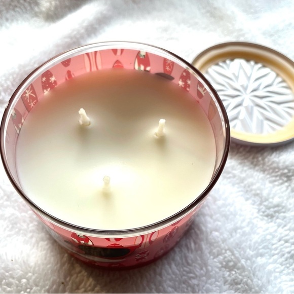 NWT Bath & Body Works 3-Wick Scented Candle – Winter Candy Apple 🍎❄️ - Picture 2 of 9